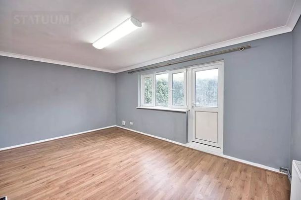 2 Bed Flat, Thorne Close, E16 - Photo 1