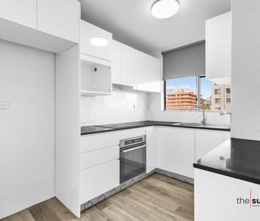 Bright & Modern 1-Bedroom Apartment in Prime Parramatta Location - Photo 1