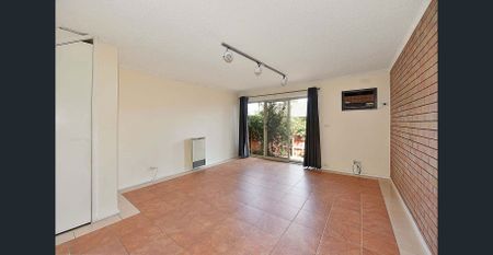 Stylish 2-Bedroom Townhouse in Moonee Ponds! - Photo 3