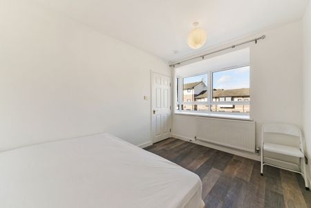 4 bedroom terraced property to rent - Photo 4