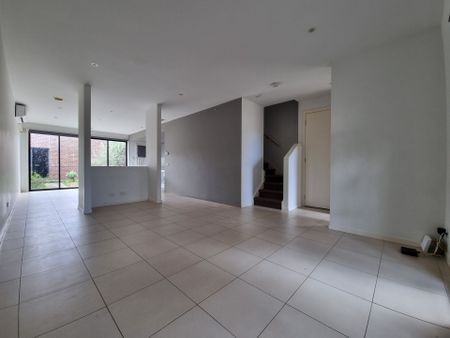 The Village Townhouse! - Photo 4