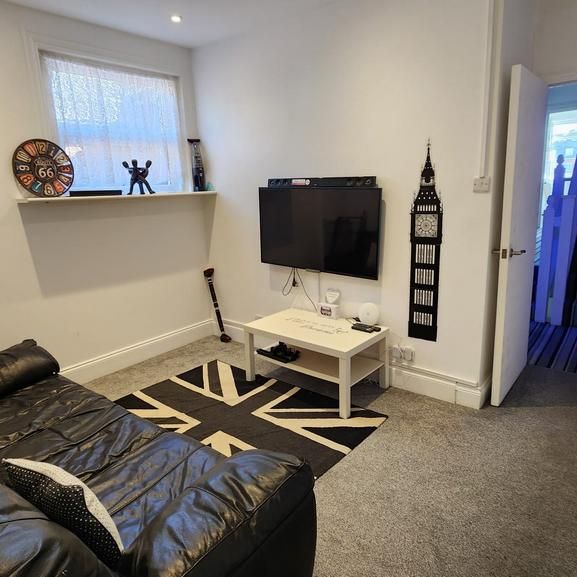 4 bedroom maisonette to rent - Photo 1