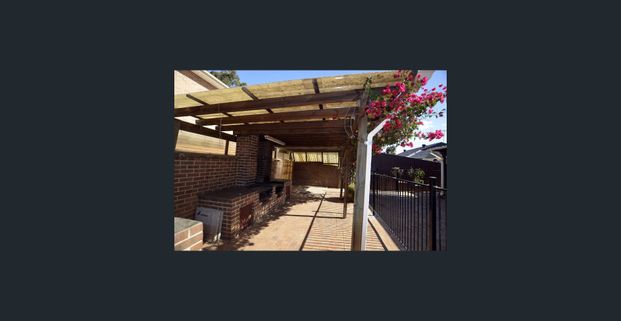 Sleek and private granny flat - Photo 1