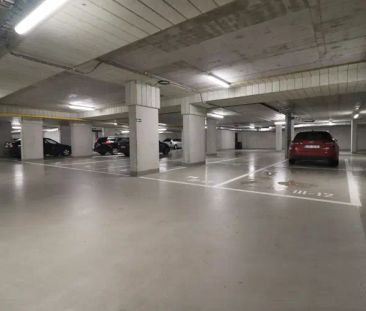 Nabízíme pronájem zánovního zděného bytu 2+kk s balkónem a parkovac... - Photo 6