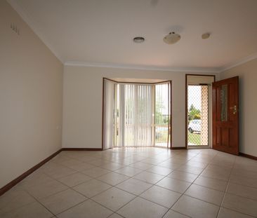 Neat Three bedroom Home close to town. - Photo 1