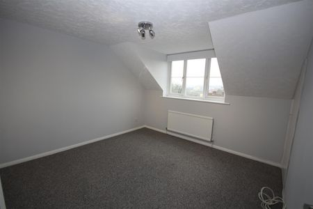 1 bedroom Terraced House to let - Photo 2