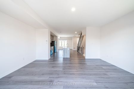 Townhouse For Lease | E8116326 - Photo 2