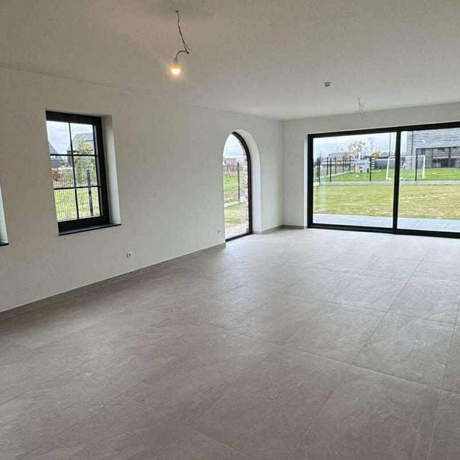 Woning te huur in Ophasselt voor € 1.400 met 3 slaapkamers - Photo 1