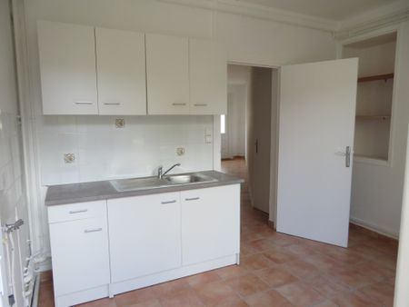Location Maison 3 pièces 73m² BELLAC 87300 - Photo 3