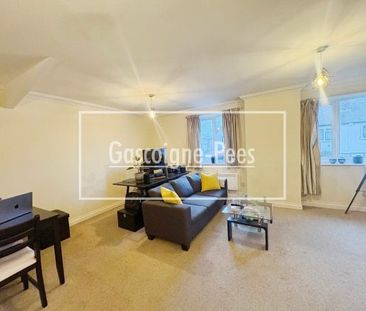 Marlborough Road, Woking, GU21 - Photo 2