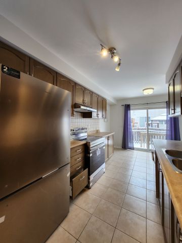 For Lease - 8 Bilbrough Street, Aurora, Ontario - Photo 3