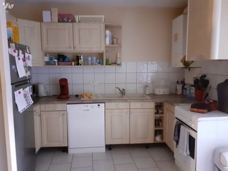 Appartement de 58 m² situé en RDC avec cour - Photo 4