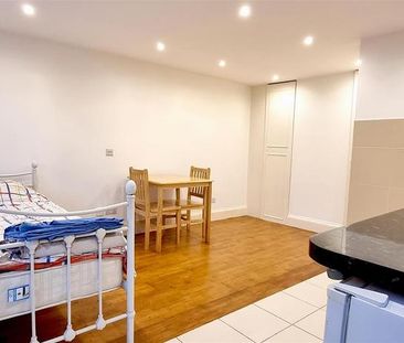 Studio to rent - Photo 3