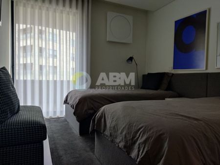 3 room luxury Apartment for rent in Porto, Portugal - Photo 4