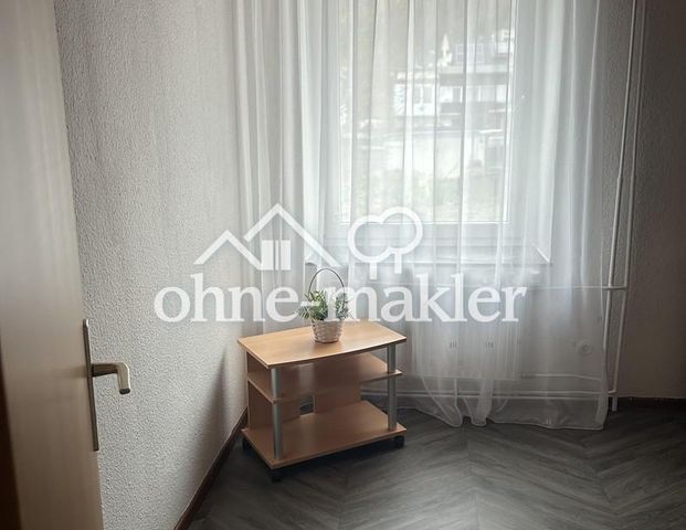 Schön geschnittene 3ZKB-Altbauwohnung mit Balkon im 1. OG in Stadtzentrumnähe - Photo 1