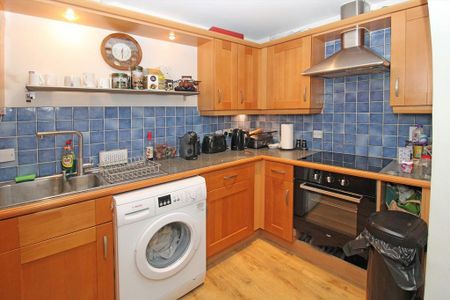 2 bedroom flat to rent - Photo 3