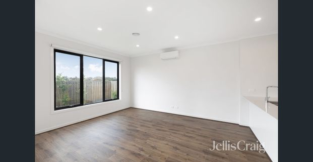 Modern Low-Maintenance Living in a Peaceful St Helena Pocket - Photo 1