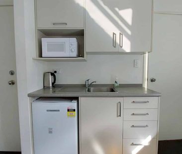 Furnished Studio Room in Hillcrest - Photo 5