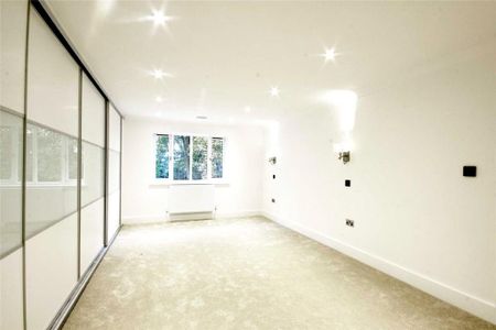 5 bedroom detached house to rent - Photo 4