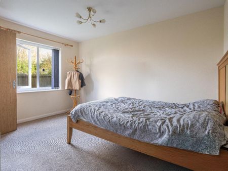 2 bedroom ground floor flat to rent - Photo 5