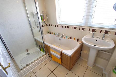 4 bedroom terraced house to rent - Photo 5