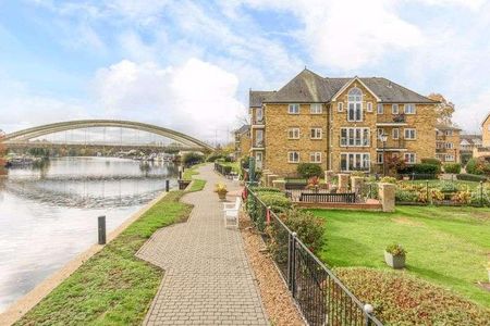 Swan Walk, Shepperton, TW17 - Photo 2