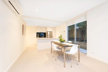 Unit 5/1090 Whitehorse Road, Box Hill. - Photo 4