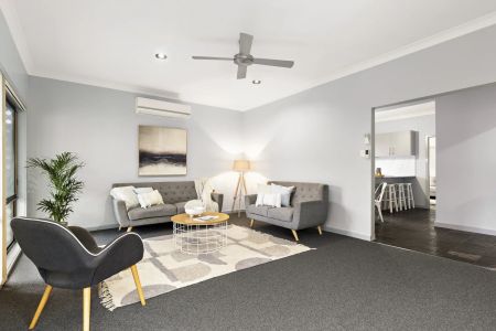 Charming Cottage in Prime Location! - Photo 4