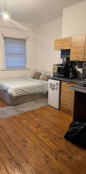 Studio Flat, Stoke Newington High Street, N16 - Photo 1