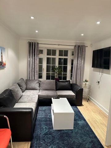 3 bedroom semi-detached house to rent - Photo 3
