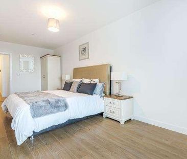 Royal Winchester Hou, Bracknell, RG12 - Photo 4