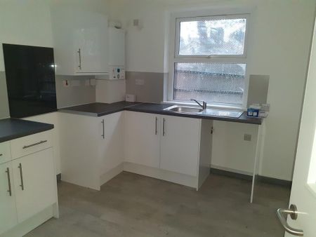 1 bedroom ground floor flat to rent - Photo 4