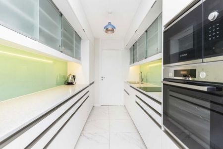 4 bedroom flat to rent - Photo 5