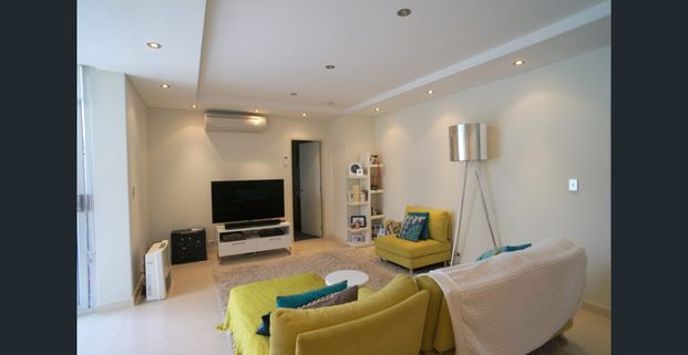 MODERN EXECUTIVE COOGEE BEACH APARTMENT - Photo 1