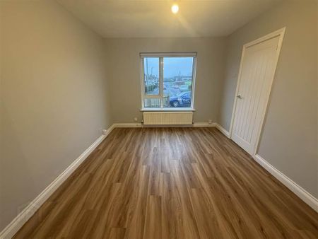 15 Rossmore Green, Greenisland, BT38 8TF - Photo 2