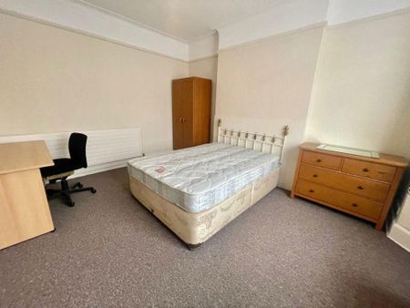 London Road, Portsmouth - Photo 3