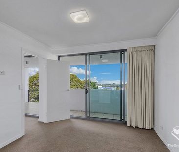 Break Lease Oppotunity - only $670/week for Spacious 2 Bedroom Apar... - Photo 1