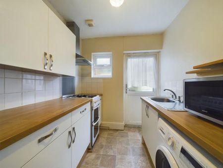 3 bedroom flat to rent - Photo 5