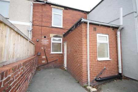 2 bedroom terraced house to rent - Photo 4