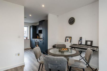 3 bedroom semi-detached house to rent - Photo 4