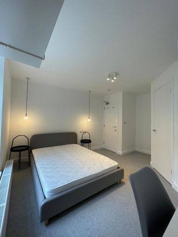 8 bedroom house of multiple occupation to rent - Photo 3