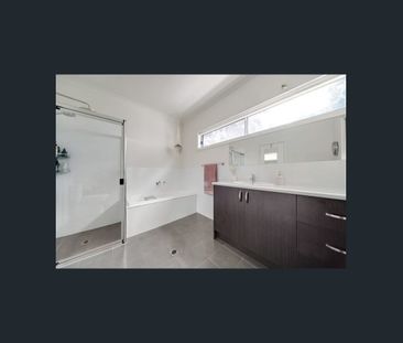 NEAR NEW – STYLISH & SPACIOUS – CONVENIENT LOCATION - Photo 5