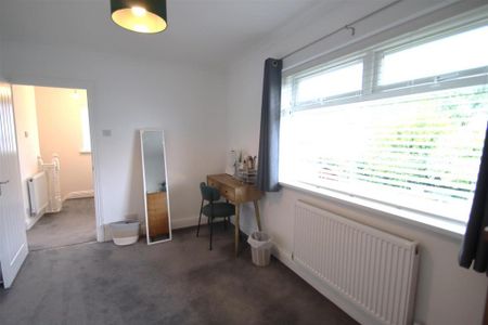 3 bedroom semi-detached house to rent - Photo 5