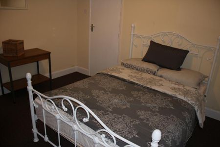 1 bedroom in a house share to rent - Photo 3