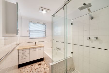 Exceptional North Facing Apartment - Photo 3