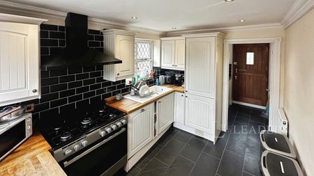 1 bedroom room to rent Large Ensuite Room - Wardown Crescent - Furnished - Bills Included - Photo 5