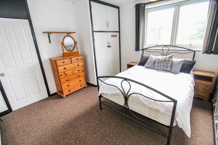 3 bedroom apartment to rent - Photo 3