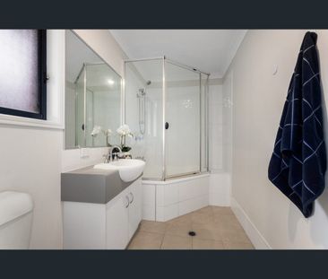 30 Banksia Drive, Raceview, Qld 4305 - Photo 4