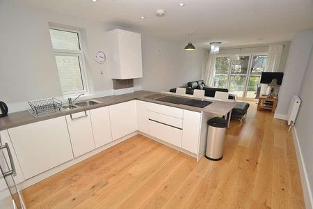 Poole, BH15 - Photo 3