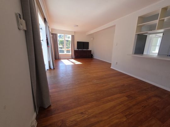 One bedroom cottage in fantastic location in Raumati Beach - Photo 1